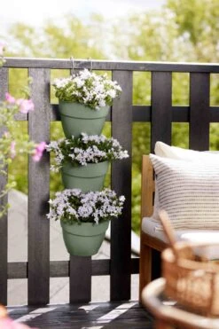 Elho Vibia Campana Vertical Forest Pistache Groen -Deoosteindeonline Winkel elho vibia campana vertical forest pistache groen 1023x1536 621e000cc609b l